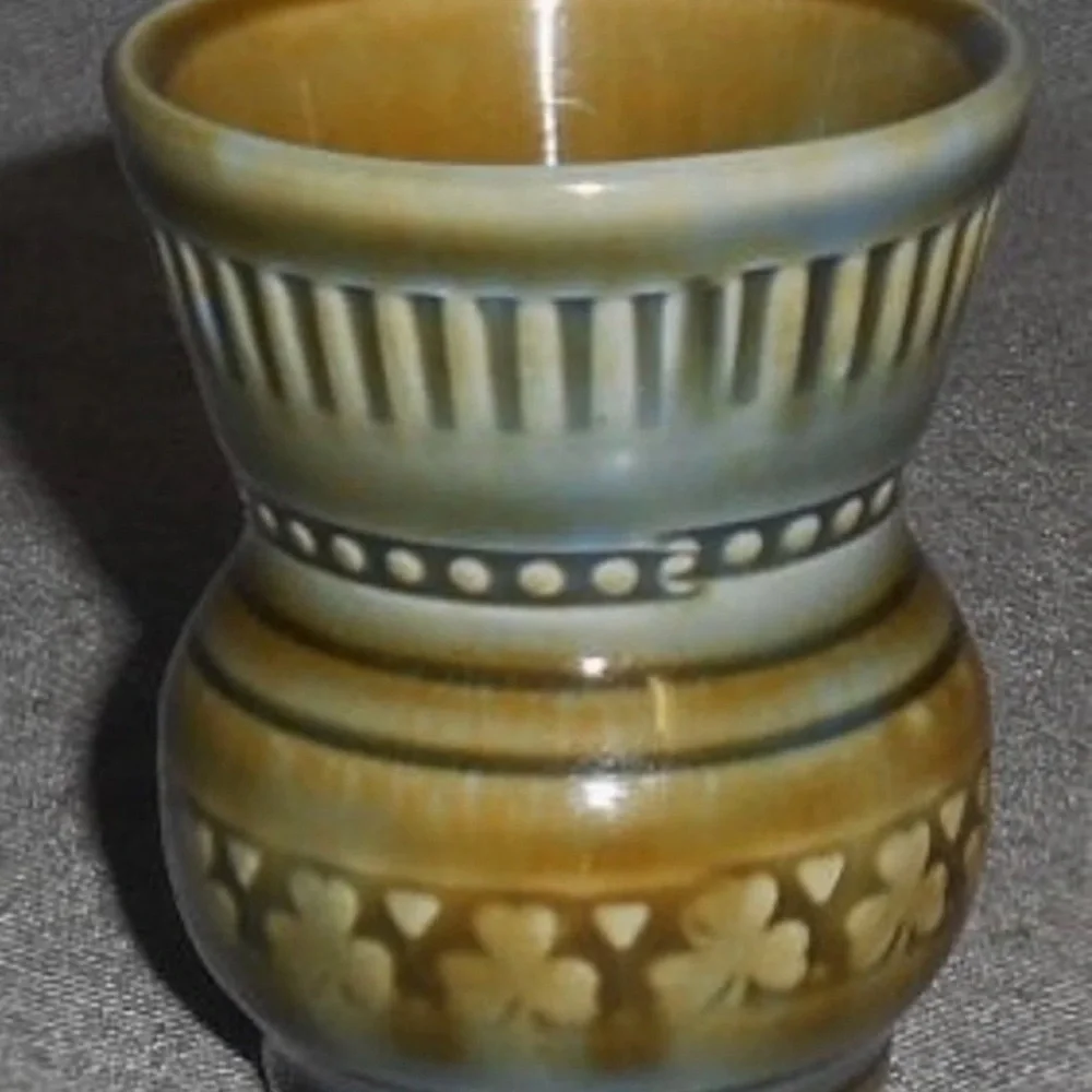Wade Irish Porcelain Shamrock Toothpick Holder Mini Vase 2.5” Made in Ireland
